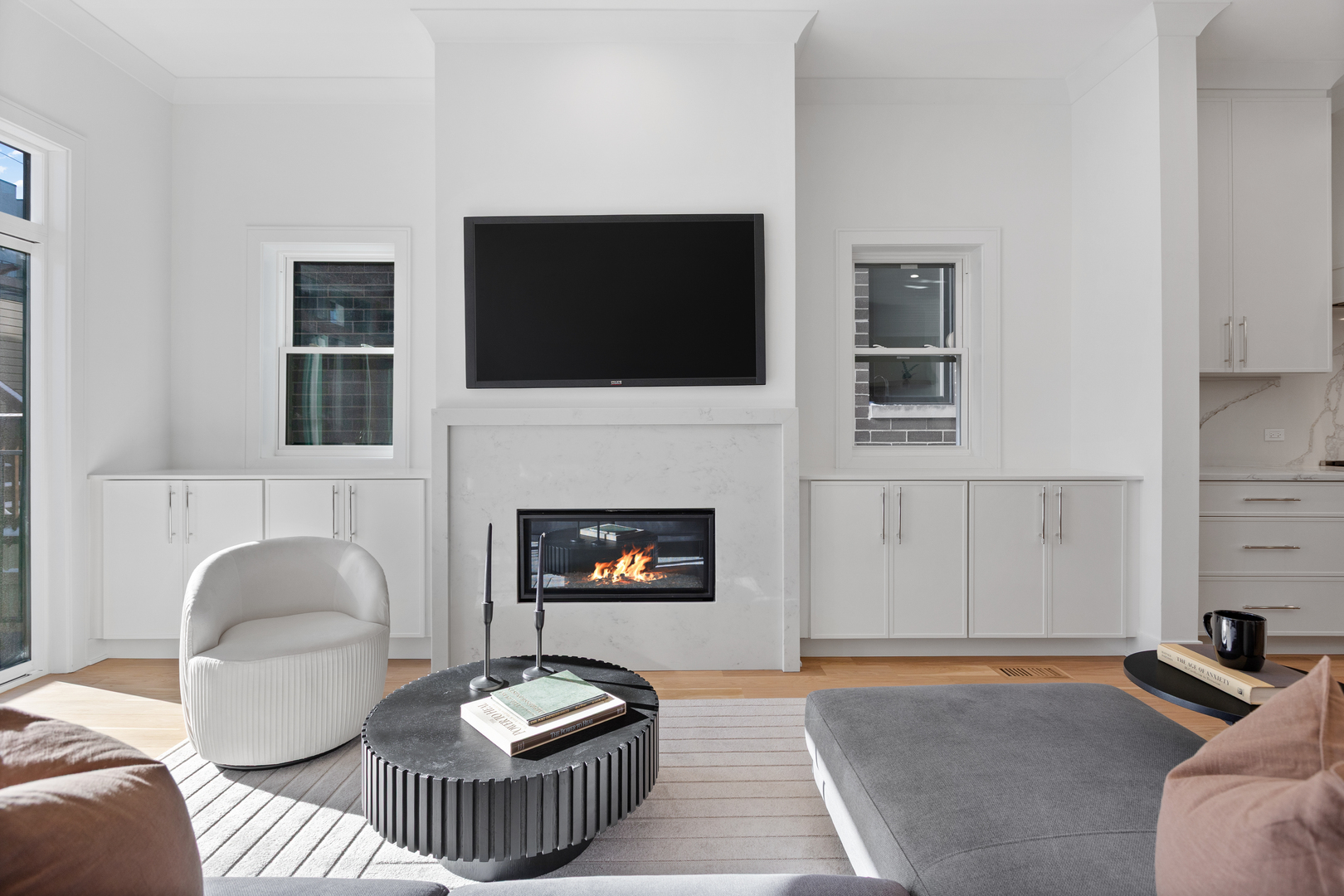 2433 W Cuyler Avenue