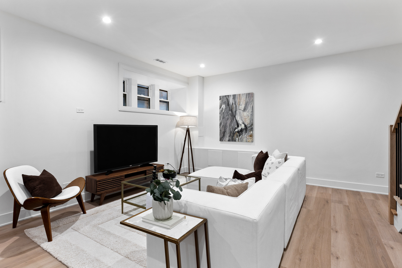 2433 W Cuyler Avenue