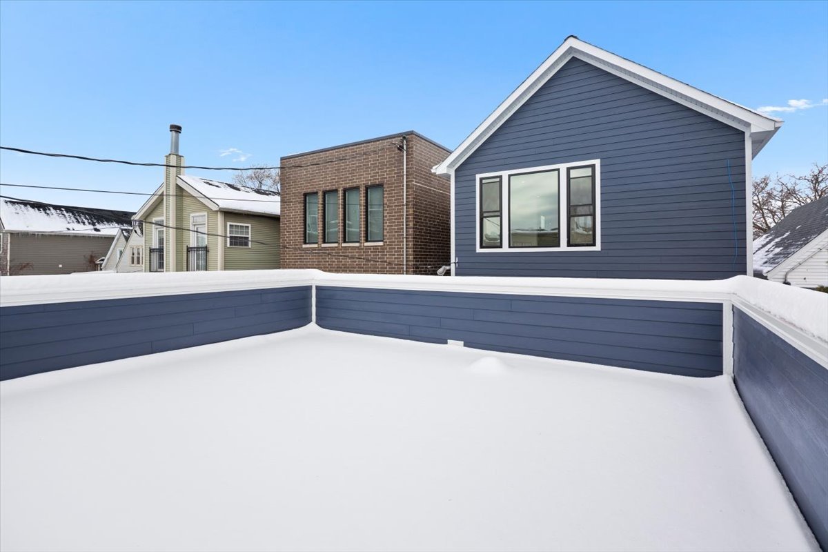 2433 W Cuyler Avenue