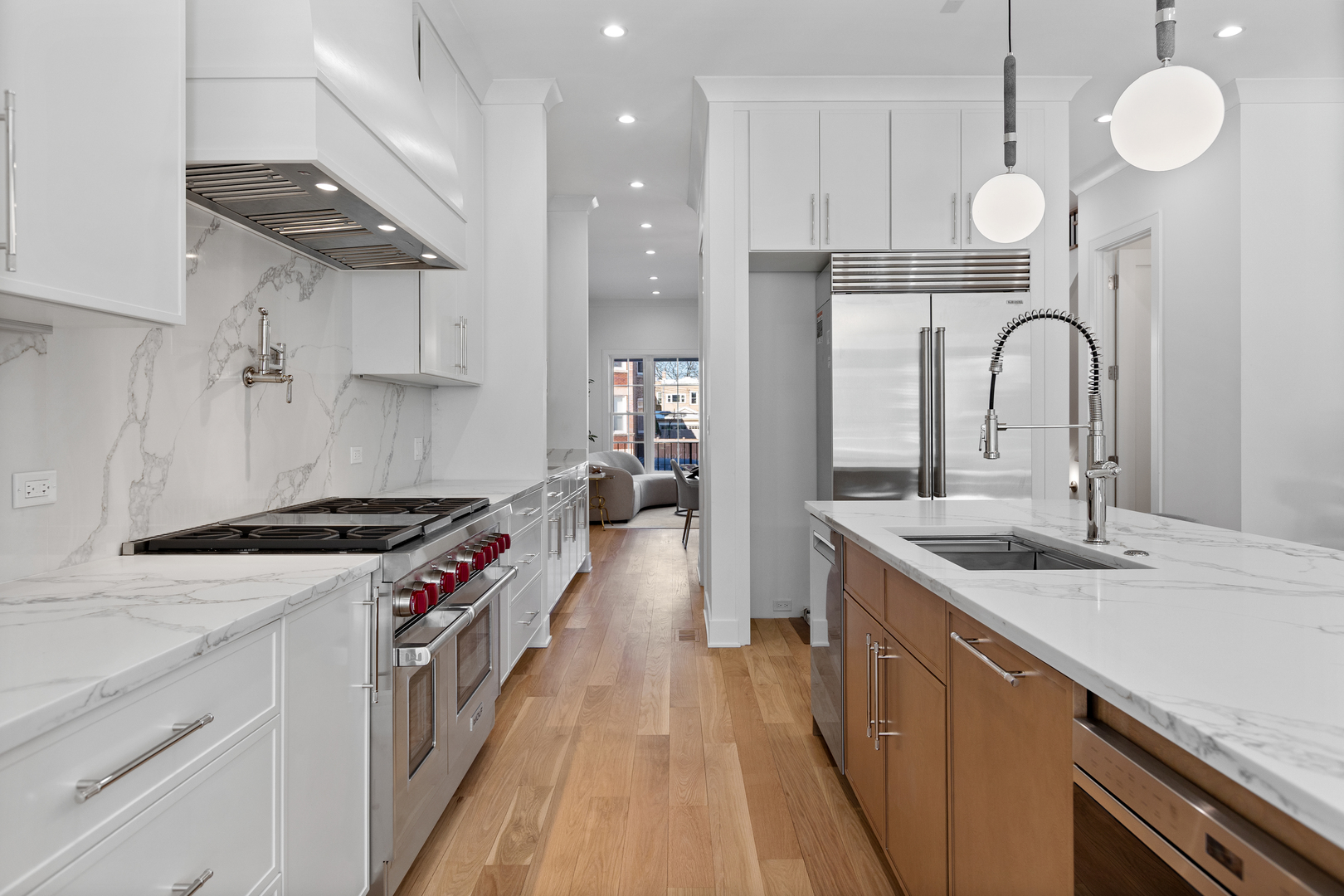 2433 W Cuyler Avenue