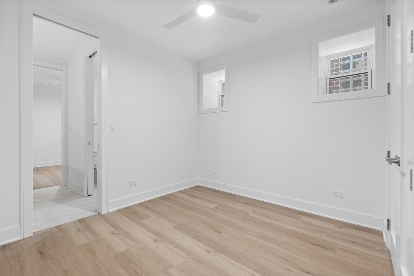 2433 W Cuyler Avenue