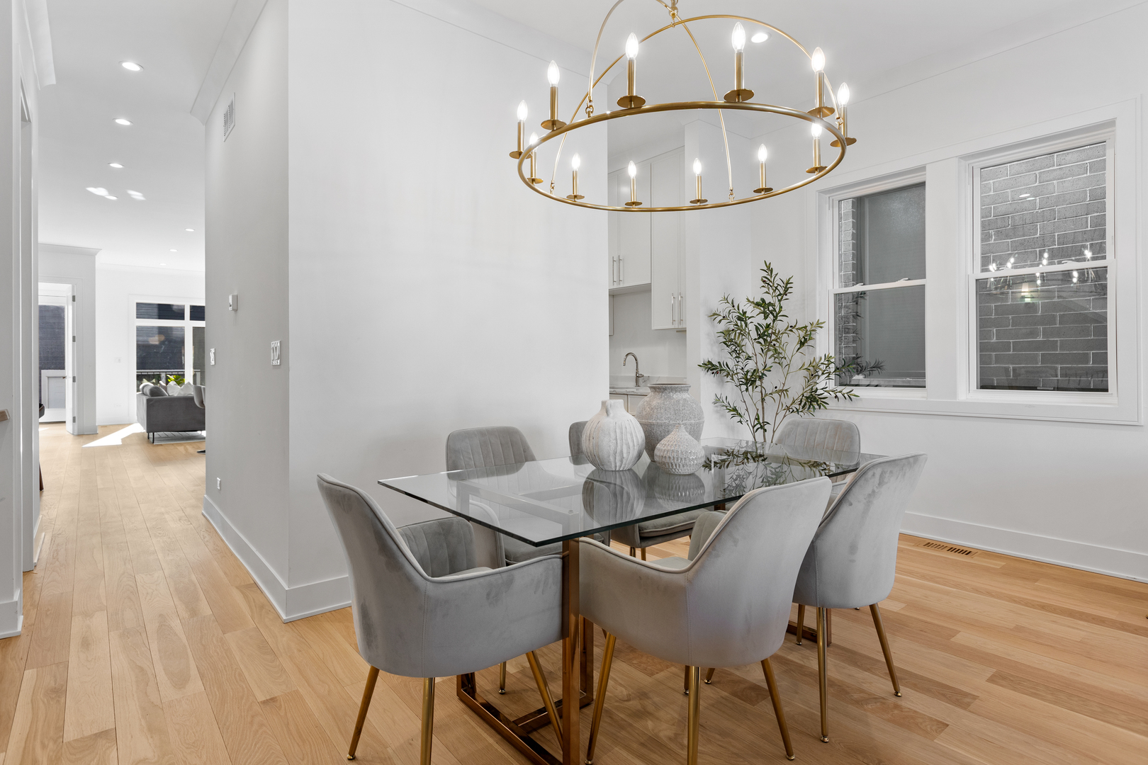 2433 W Cuyler Avenue