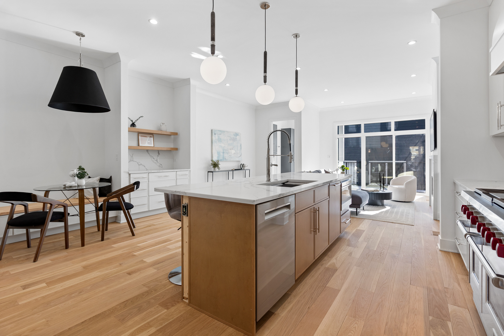 2433 W Cuyler Avenue