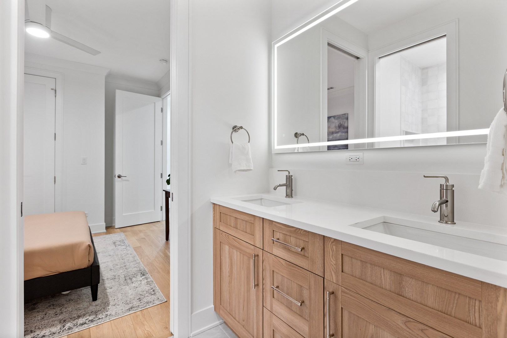 2433 W Cuyler Avenue