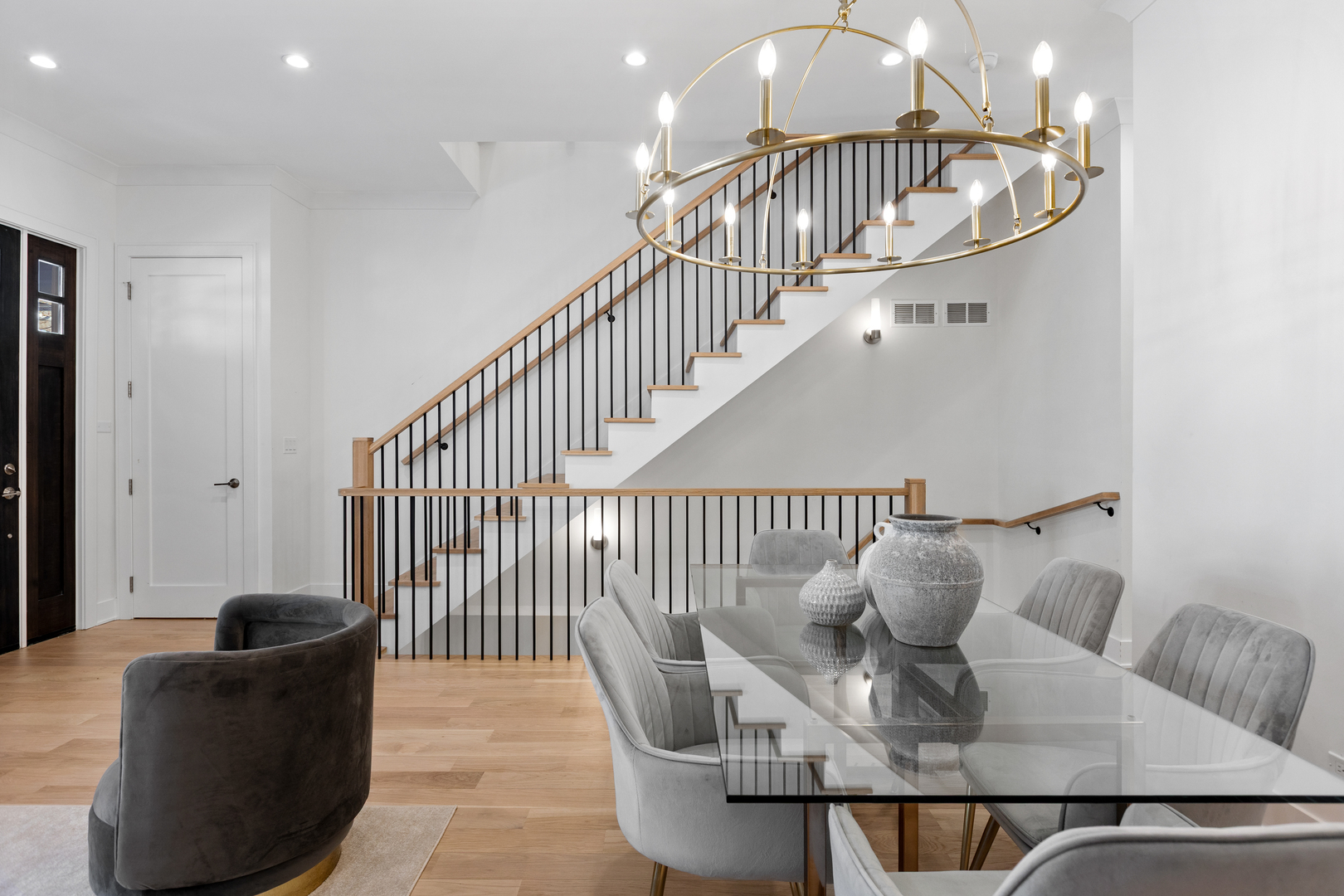 2433 W Cuyler Avenue