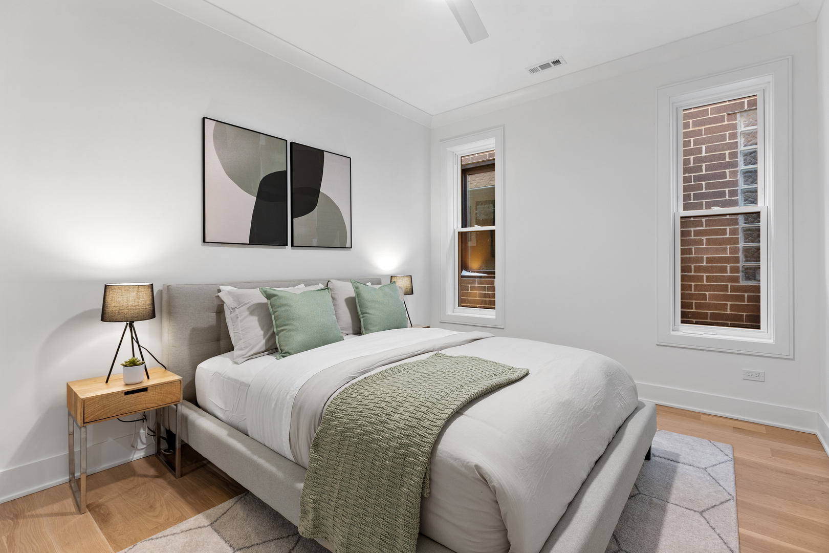 2433 W Cuyler Avenue