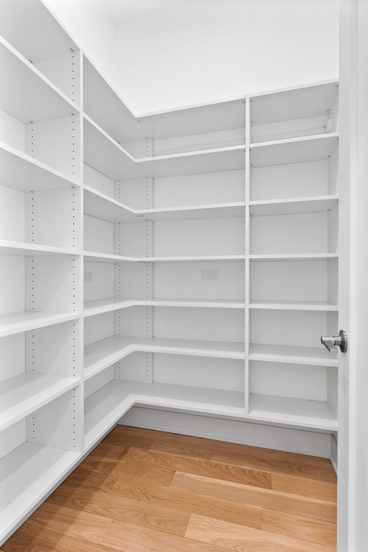 2433 W Cuyler Avenue