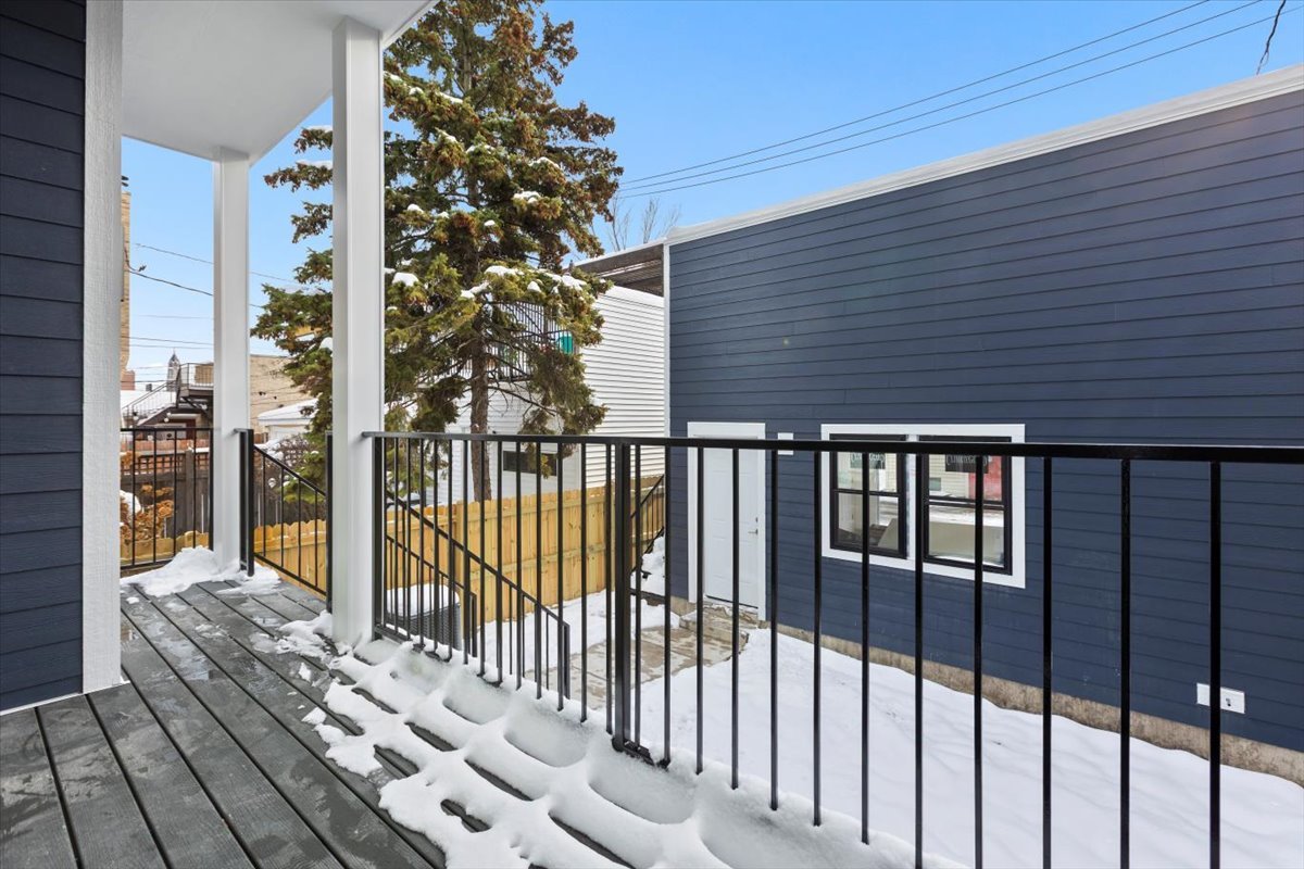 2433 W Cuyler Avenue