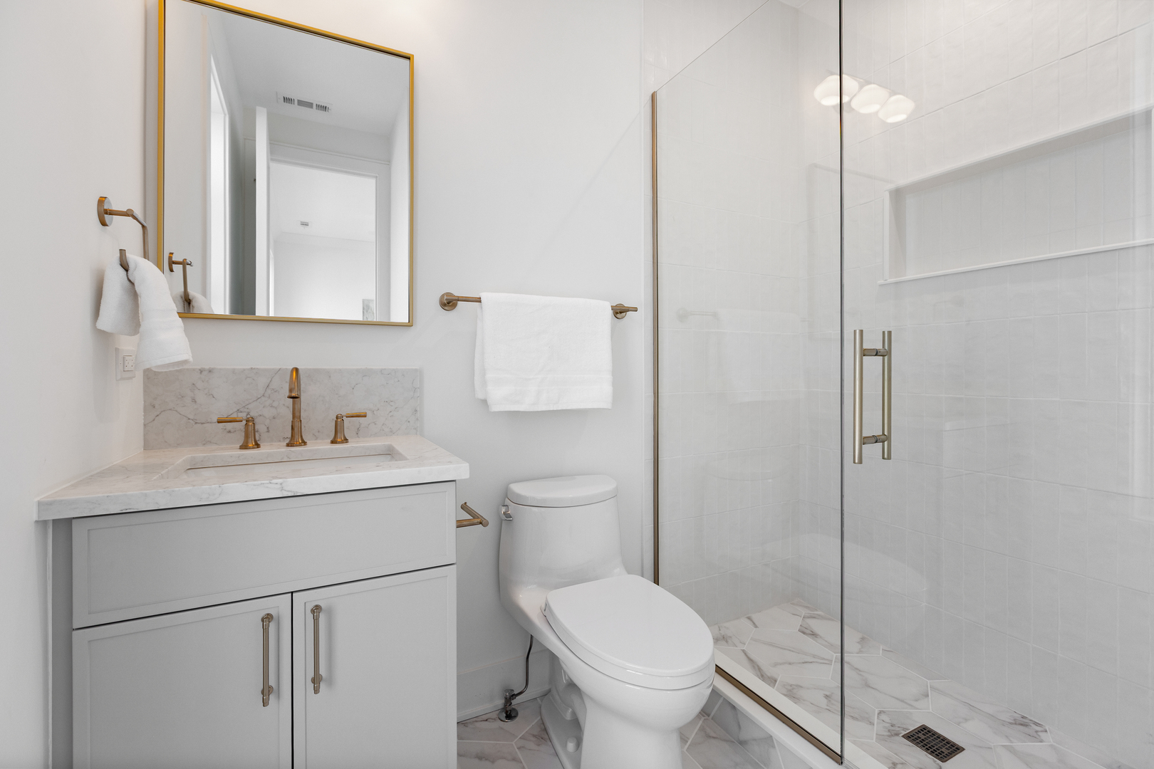 2433 W Cuyler Avenue