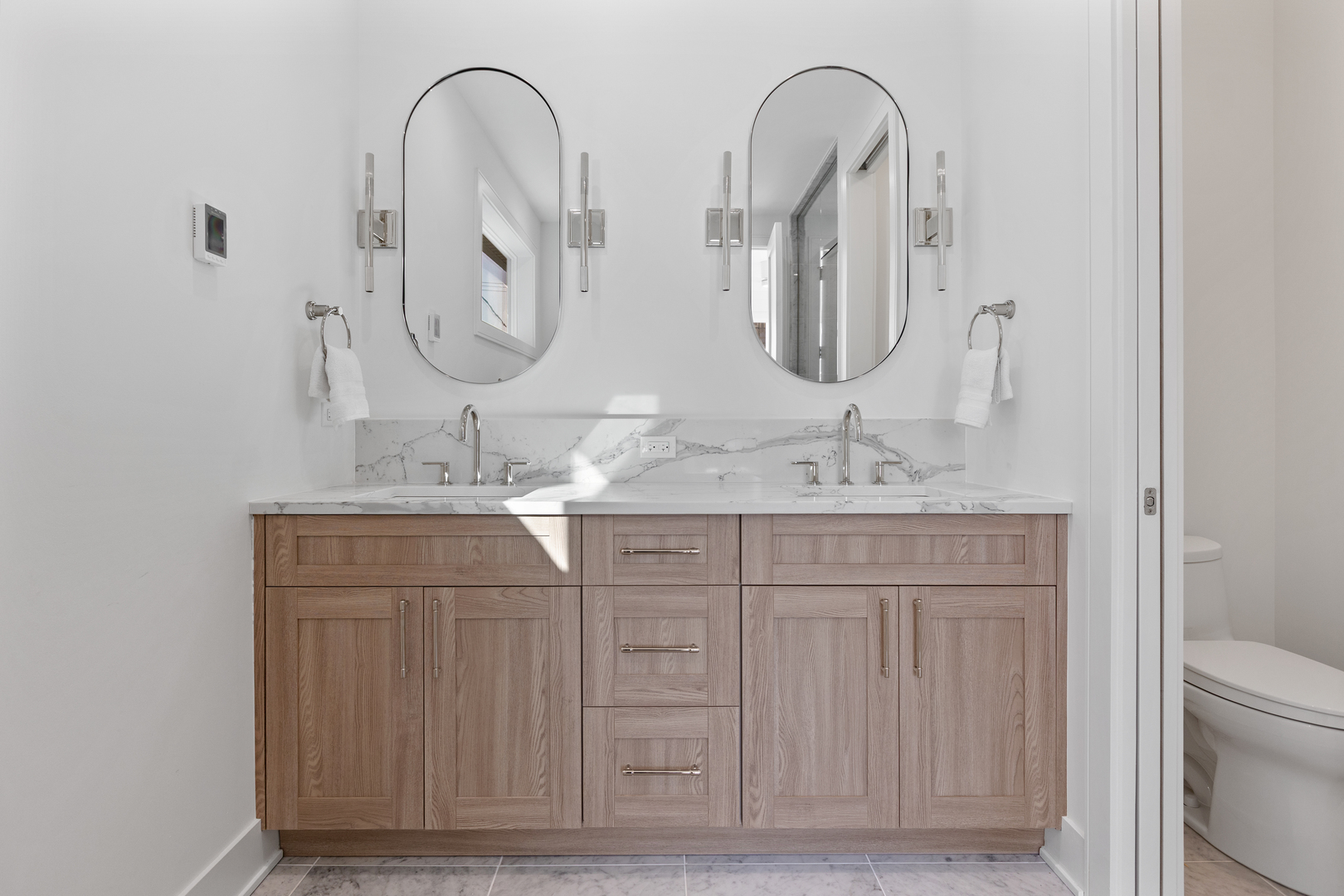 2433 W Cuyler Avenue