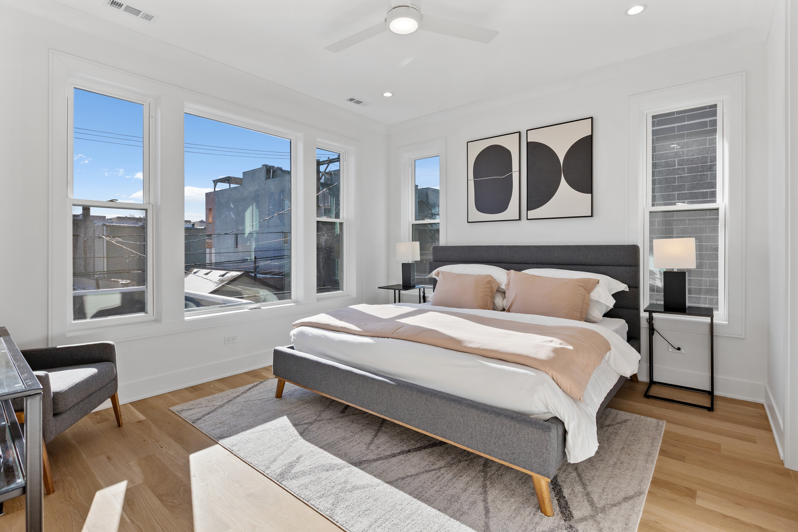 2433 W Cuyler Avenue