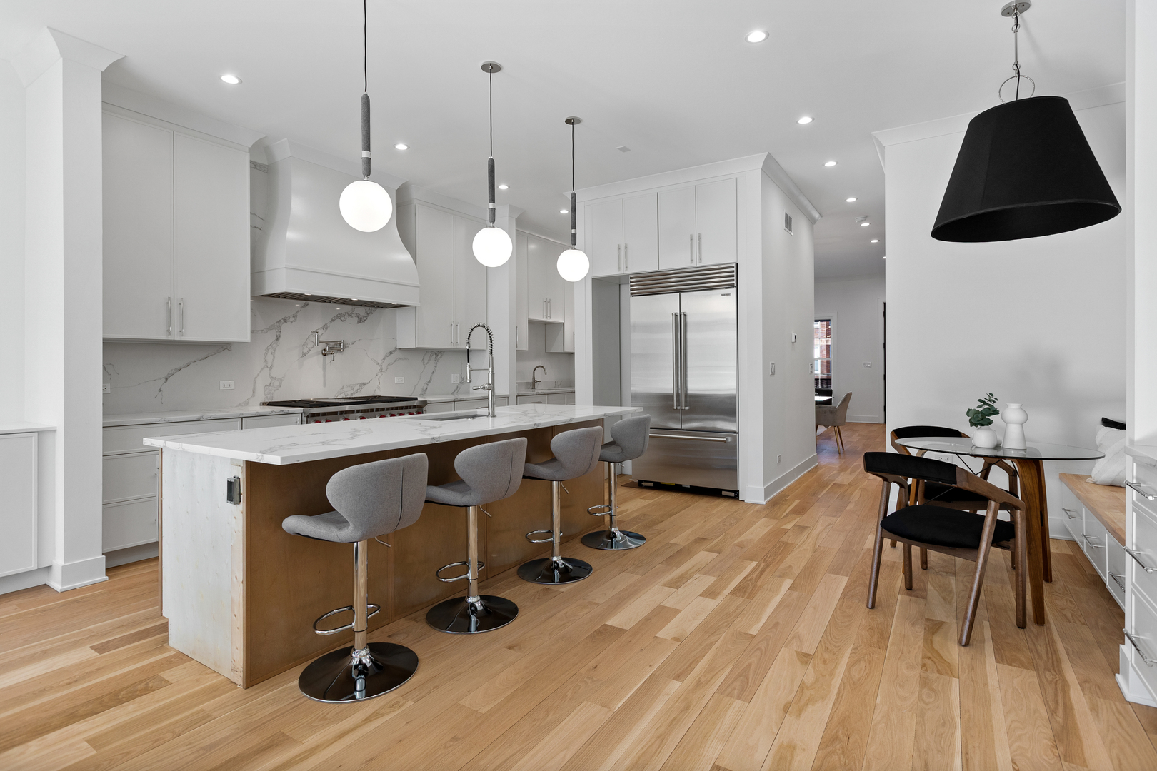 2433 W Cuyler Avenue