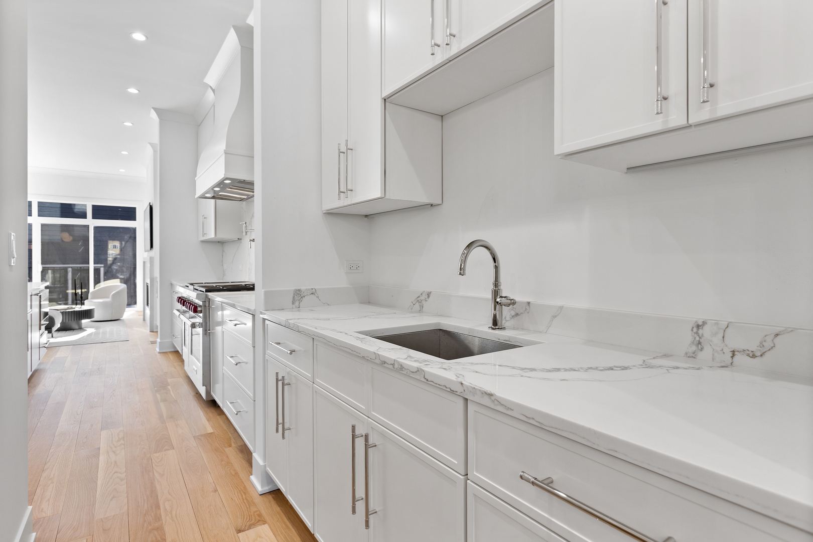 2433 W Cuyler Avenue