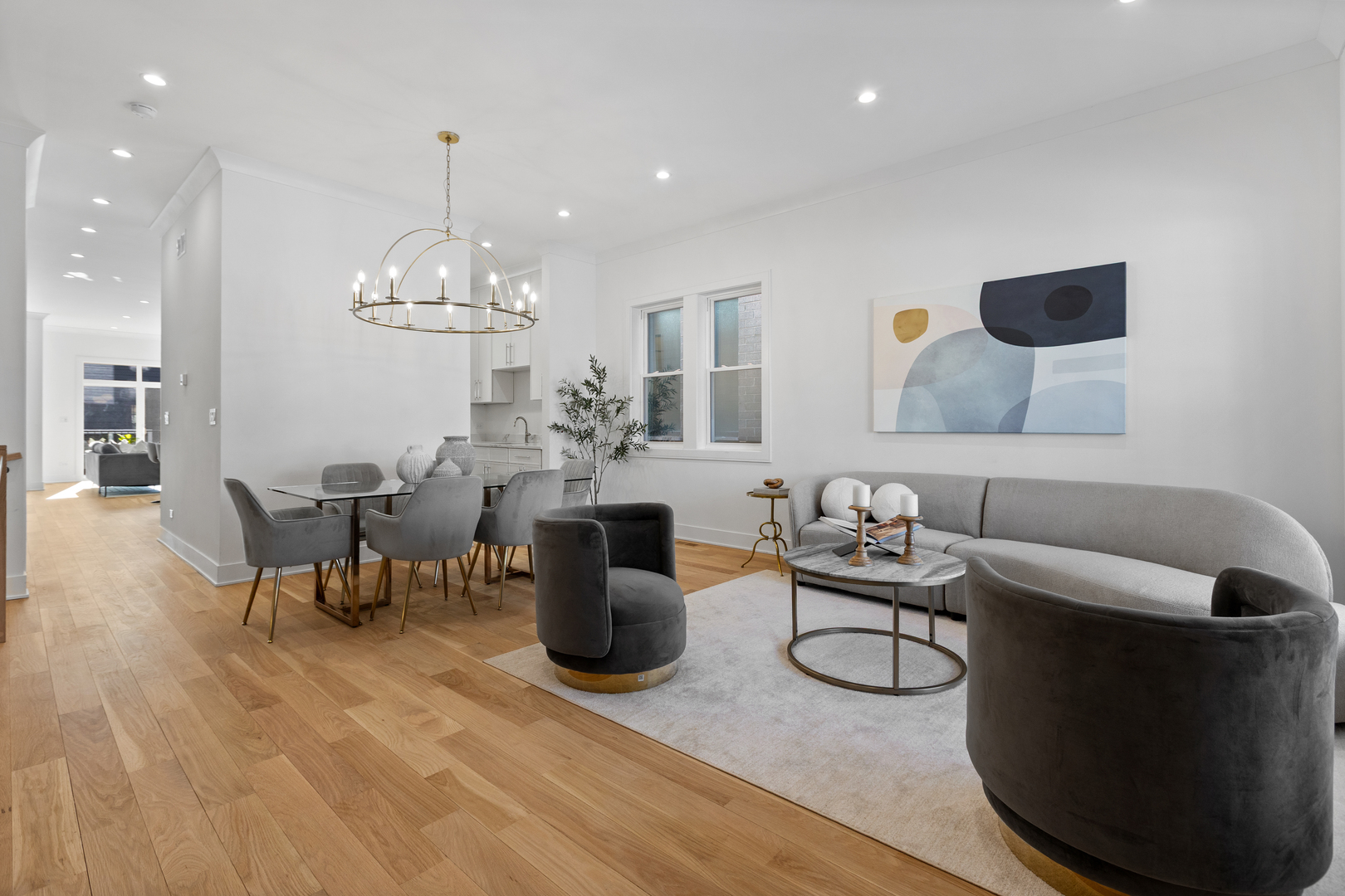 2433 W Cuyler Avenue