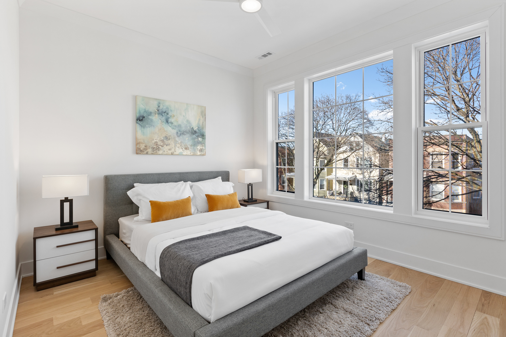 2433 W Cuyler Avenue