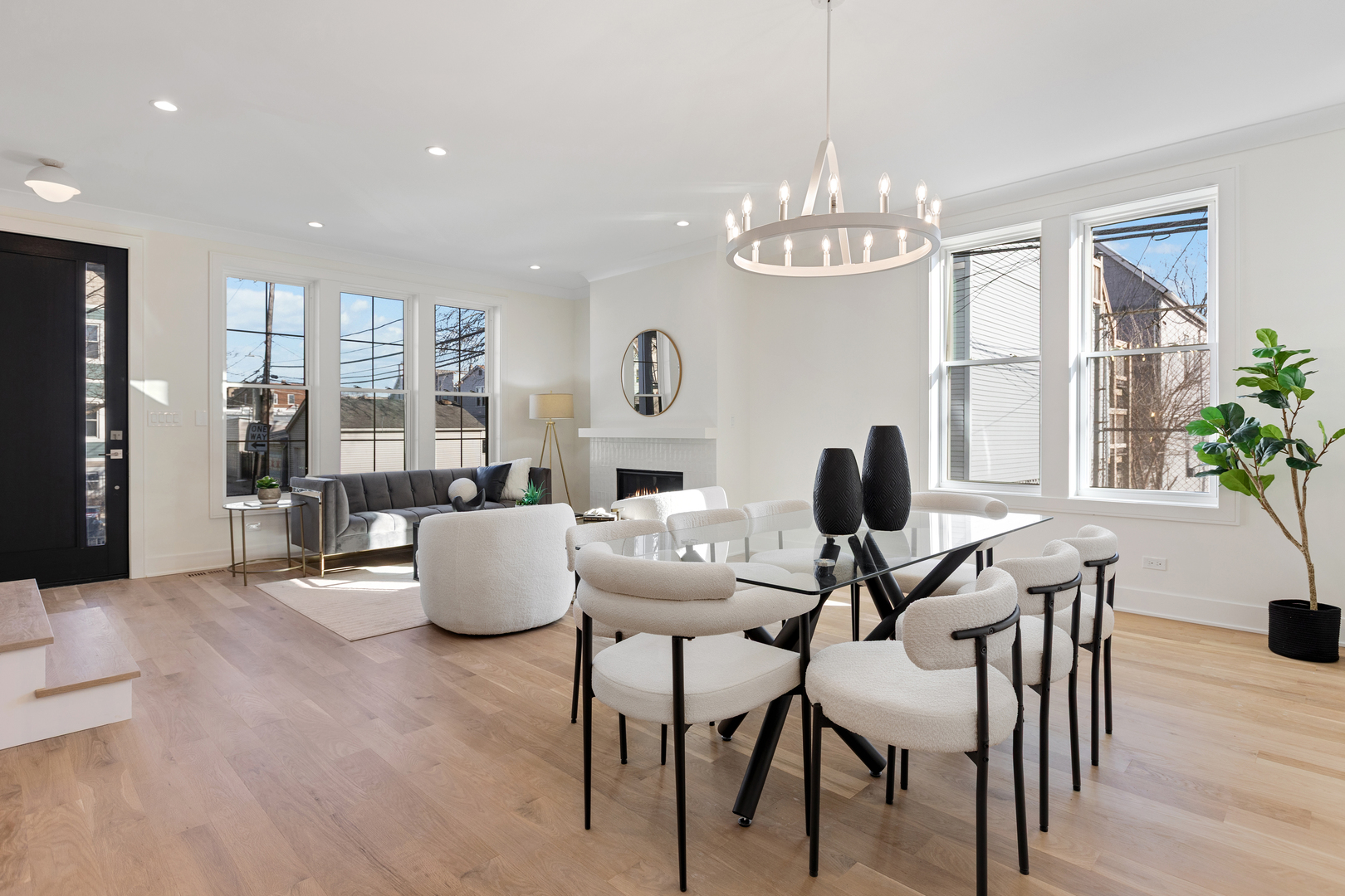 3614 N Marshfield Avenue