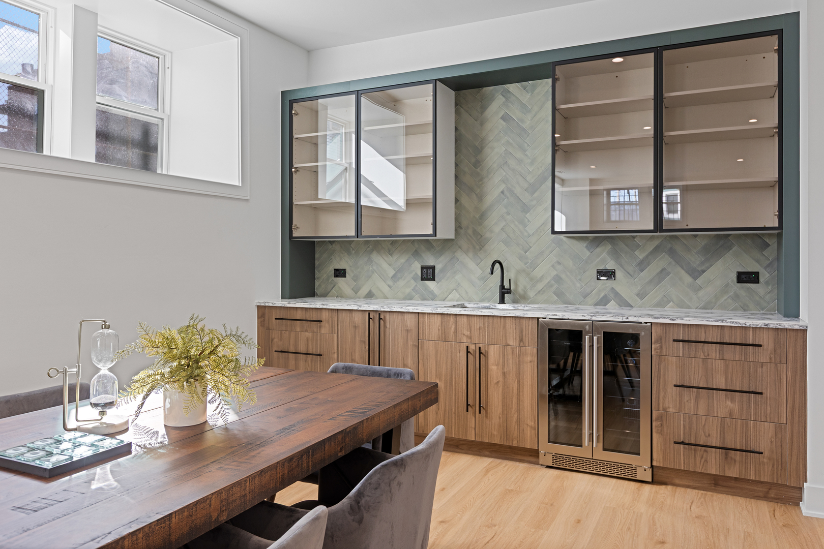 3614 N Marshfield Avenue