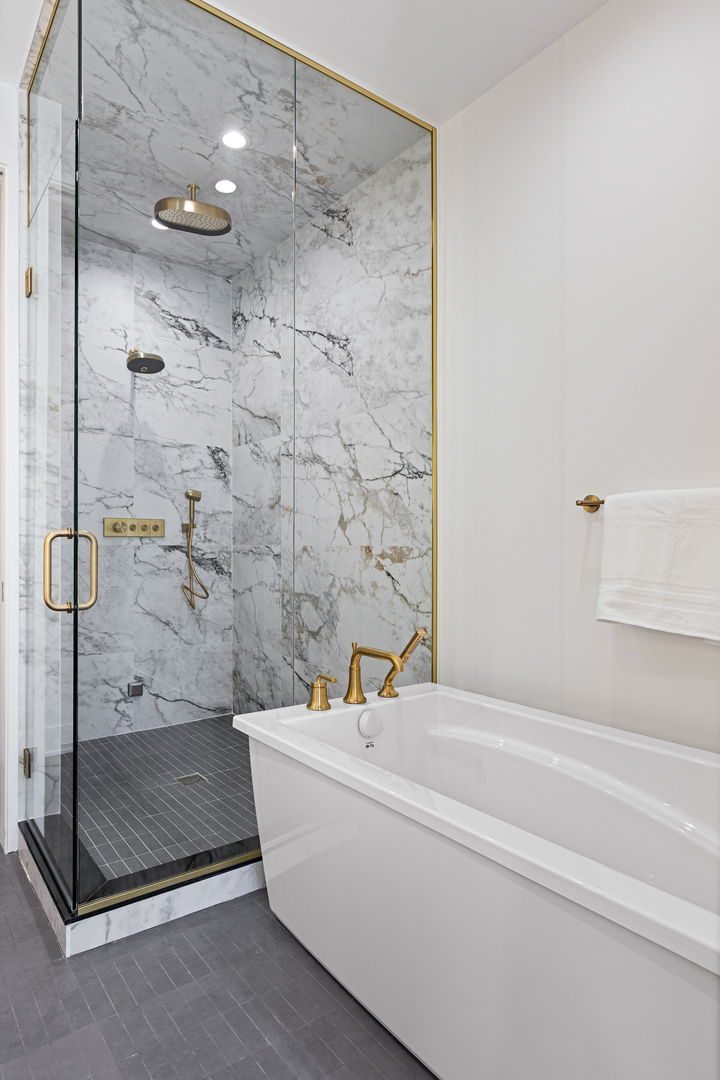 3614 N Marshfield Avenue