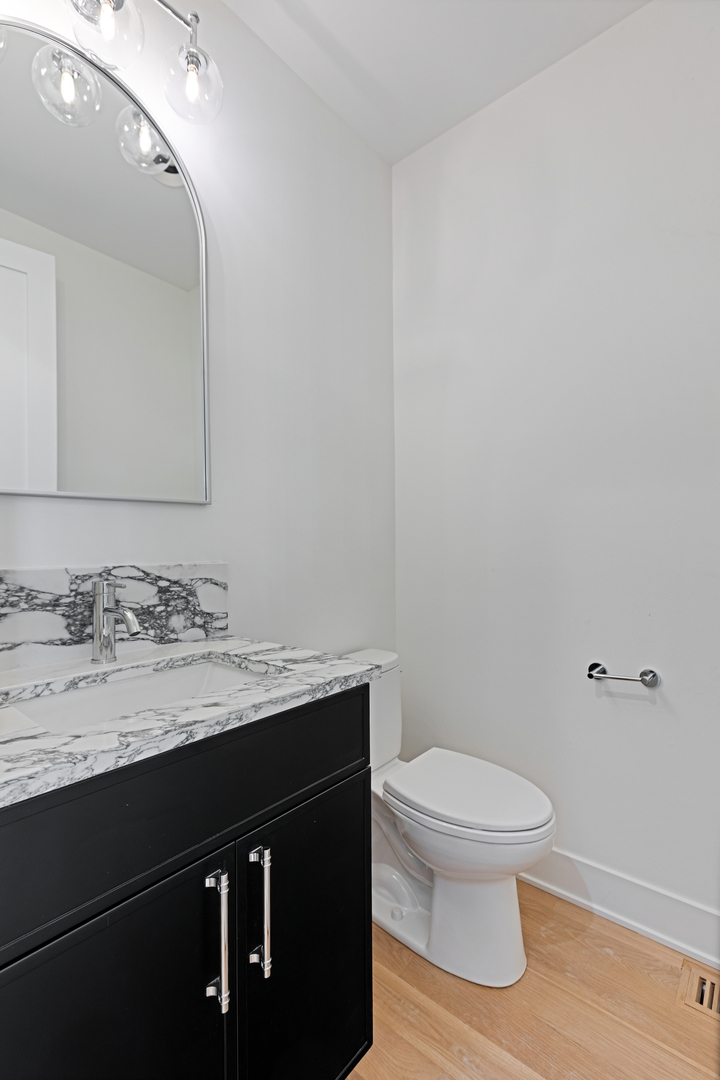 3614 N Marshfield Avenue