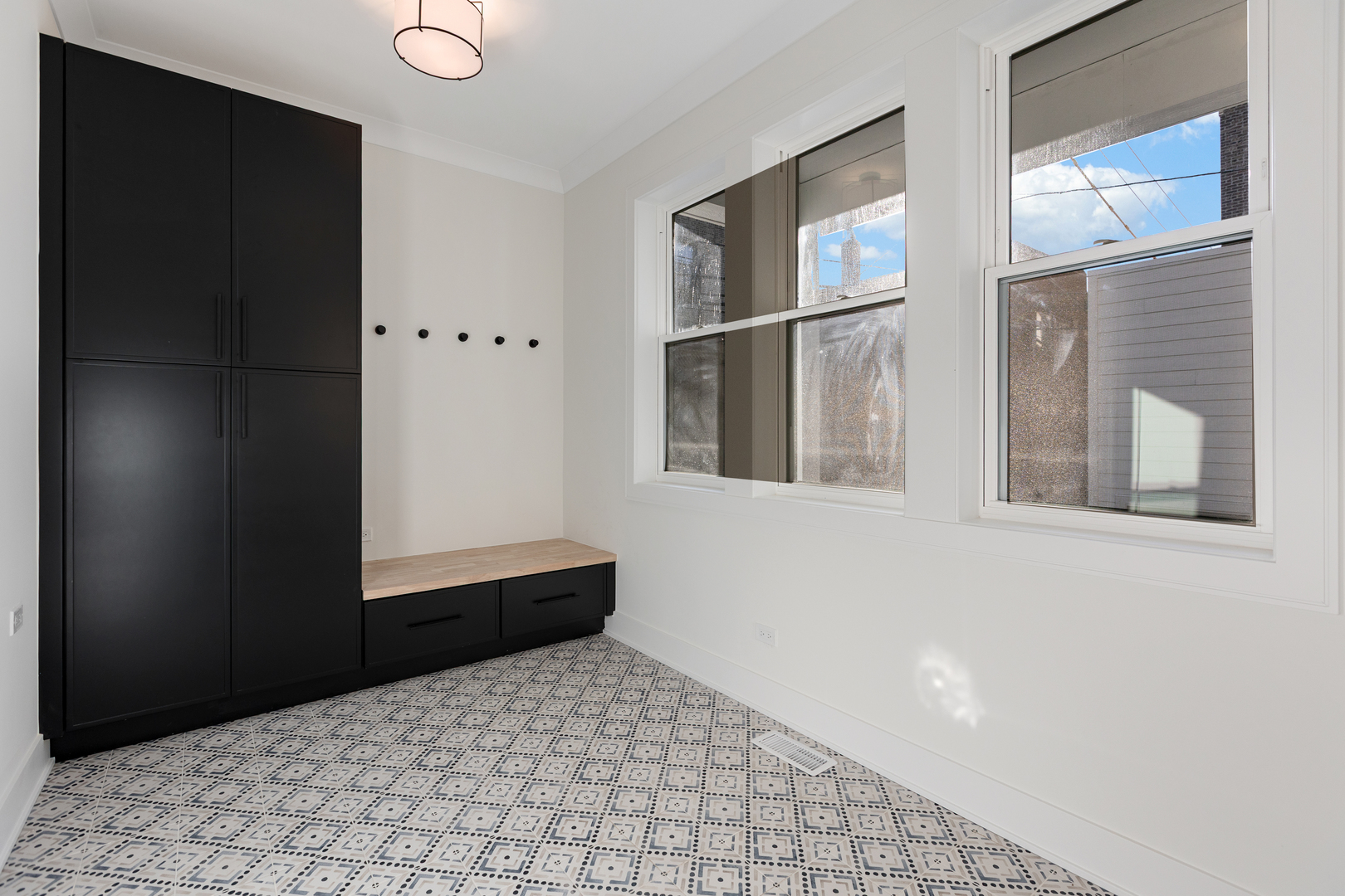 3614 N Marshfield Avenue