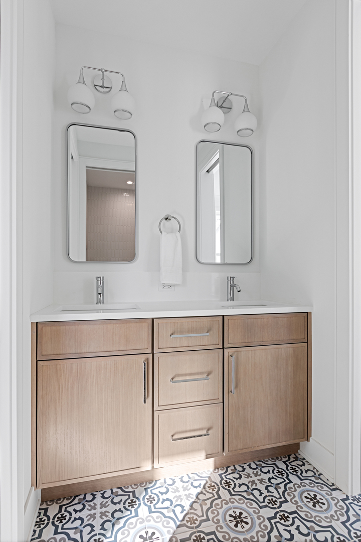 3614 N Marshfield Avenue