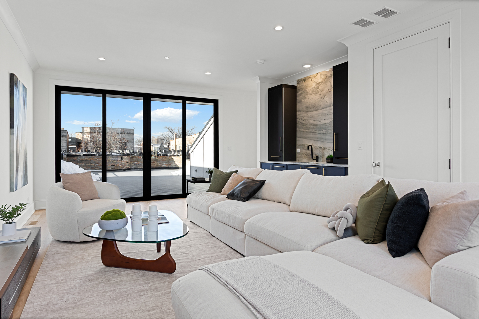 3711 N Magnolia Avenue