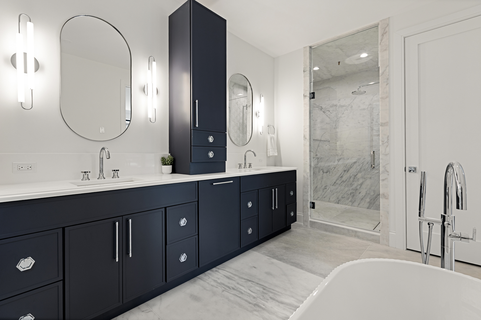 3711 N Magnolia Avenue