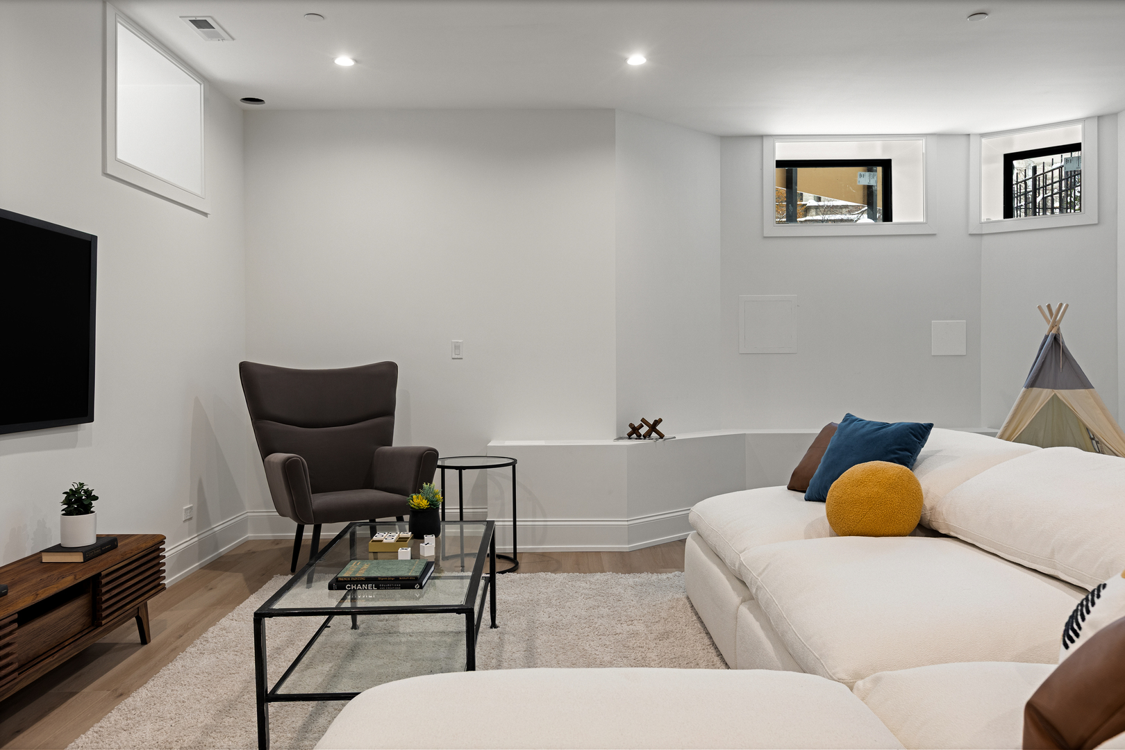 3711 N Magnolia Avenue