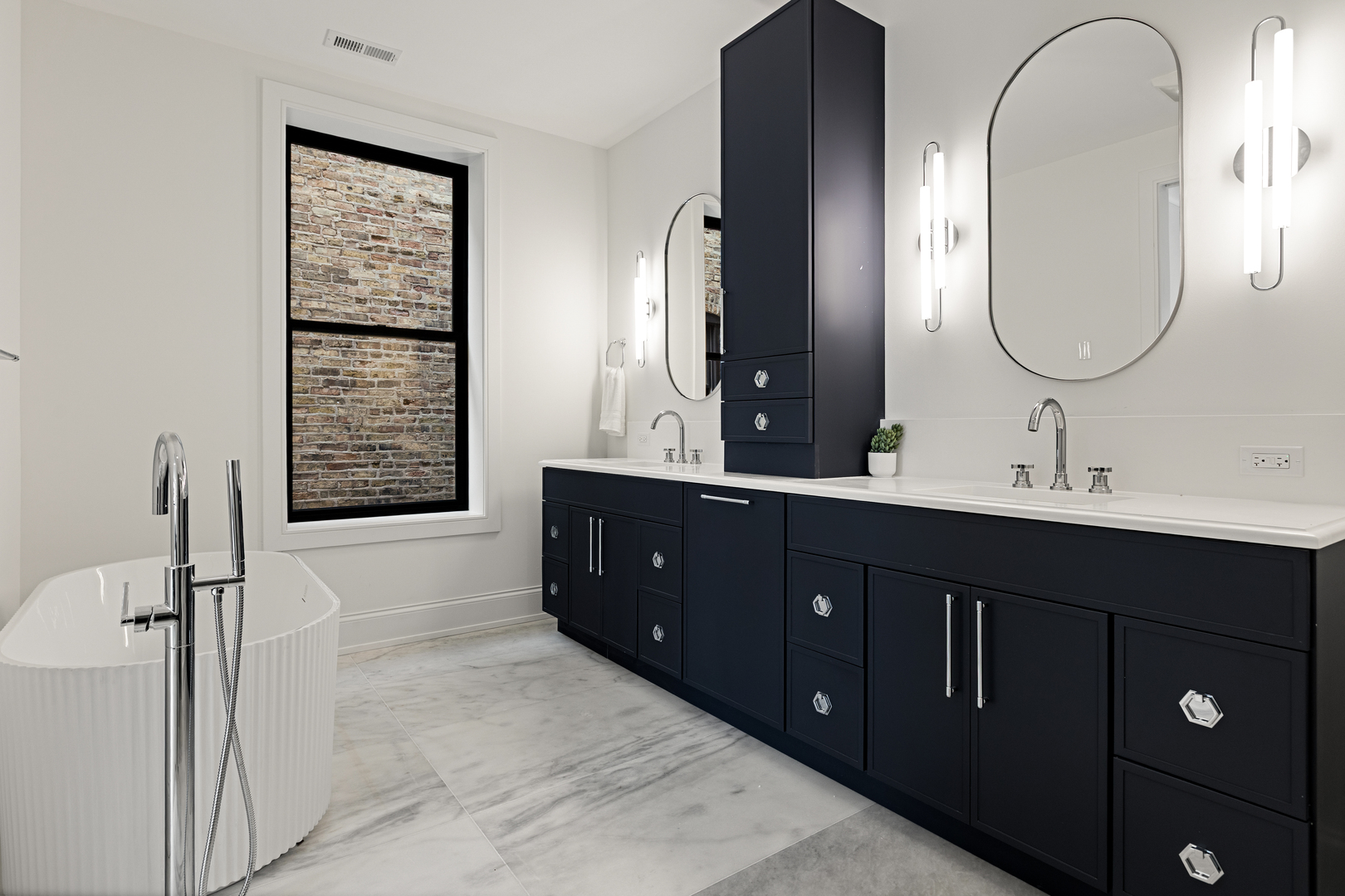 3711 N Magnolia Avenue