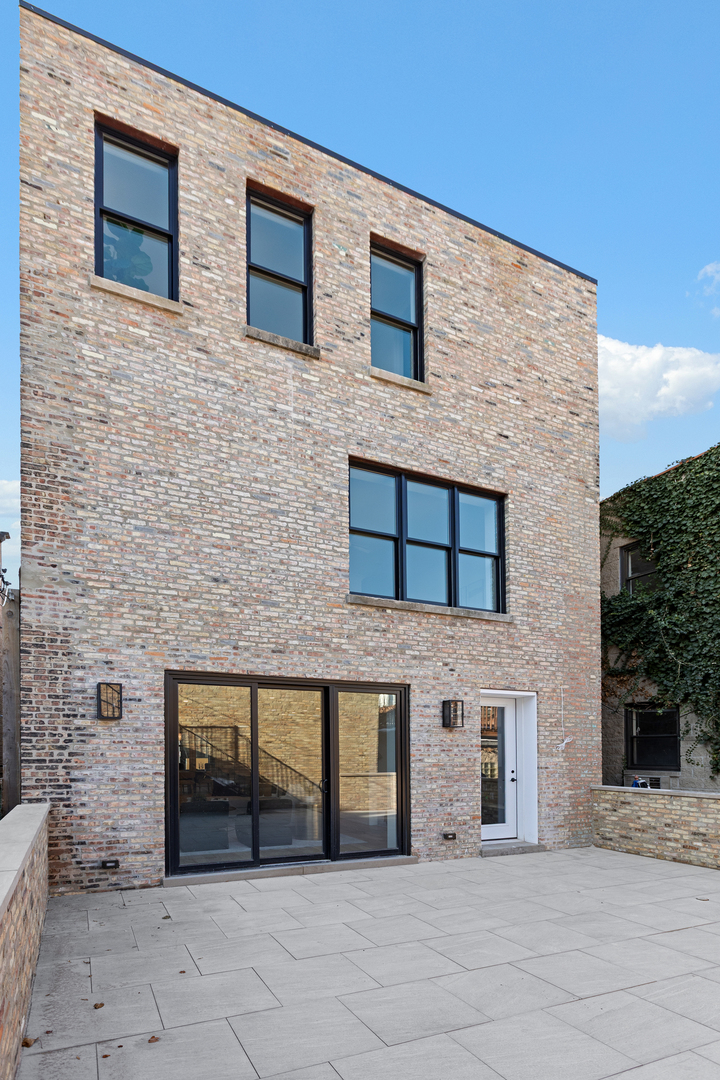 3711 N Magnolia Avenue