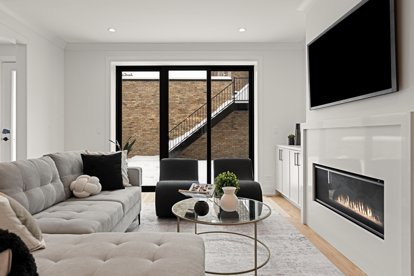 3711 N Magnolia Avenue