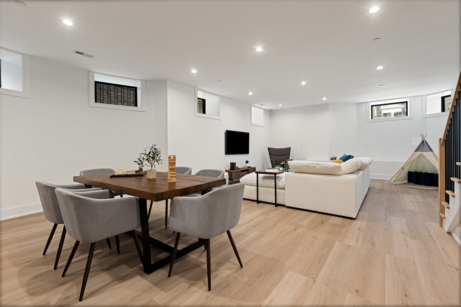 3711 N Magnolia Avenue