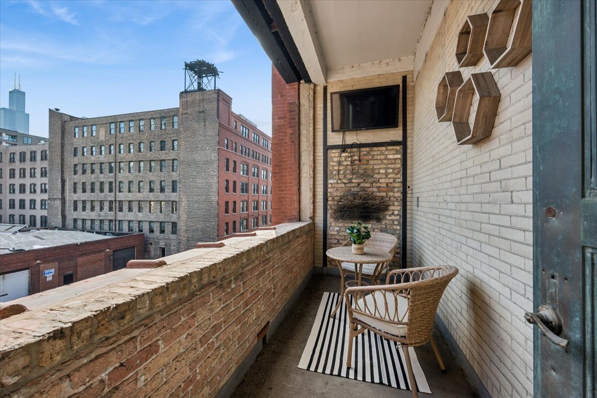 1000 W WASHINGTON Boulevard Unit: 336