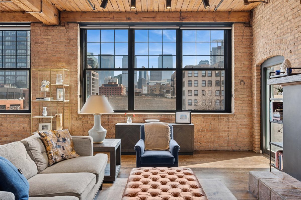 1000 W WASHINGTON Boulevard Unit: 336