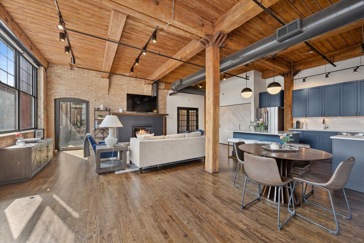 1000 W WASHINGTON Boulevard Unit: 336