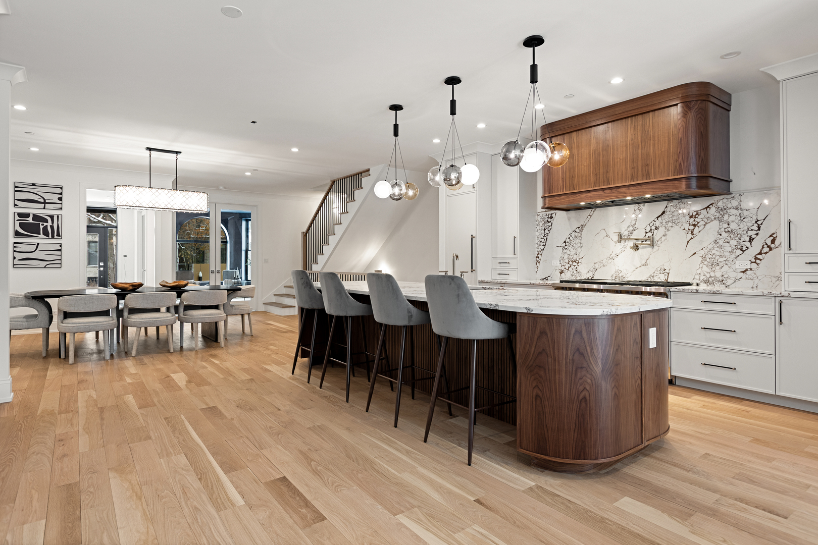 3711 N Magnolia Avenue