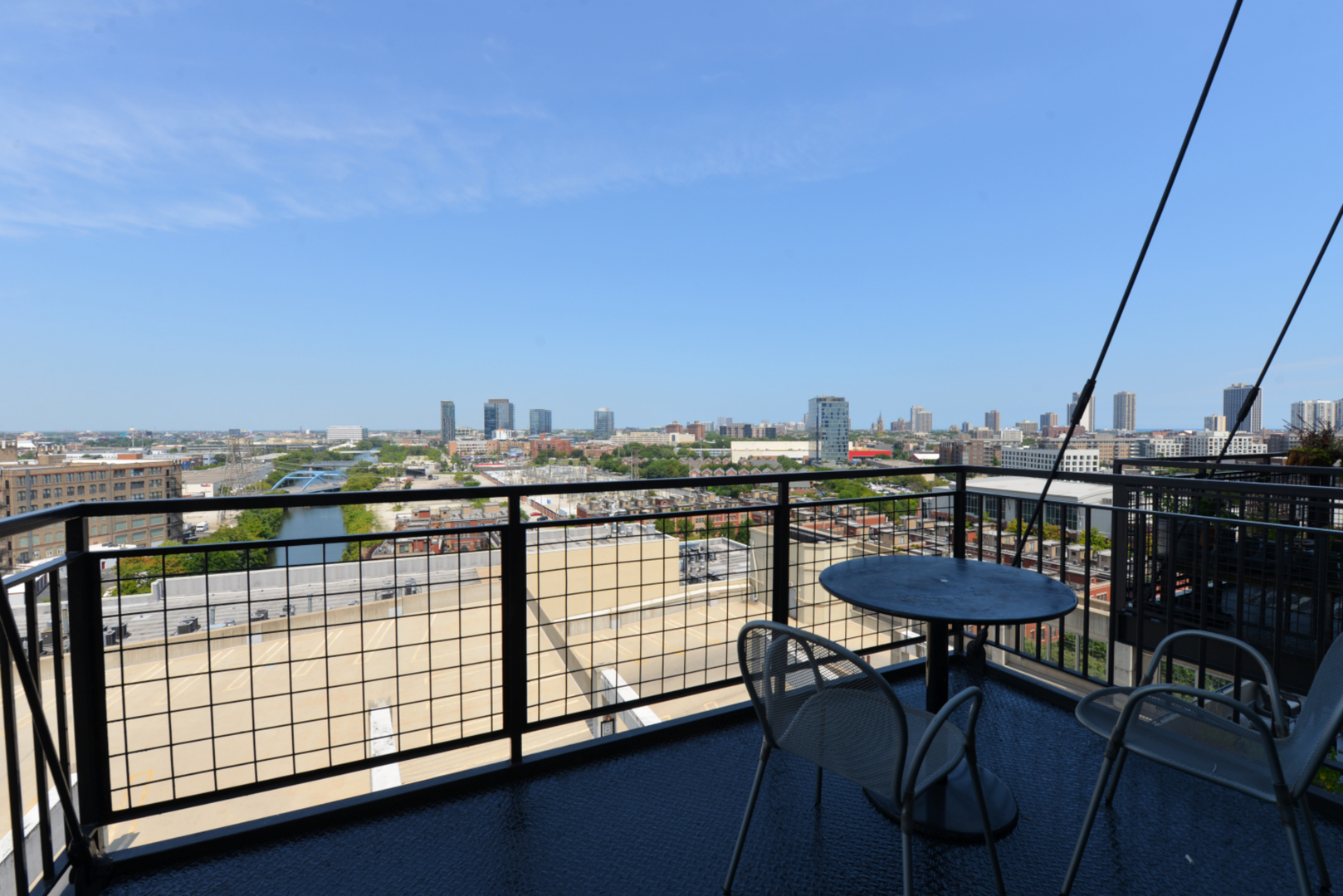 900 N KINGSBURY Street Unit: 940