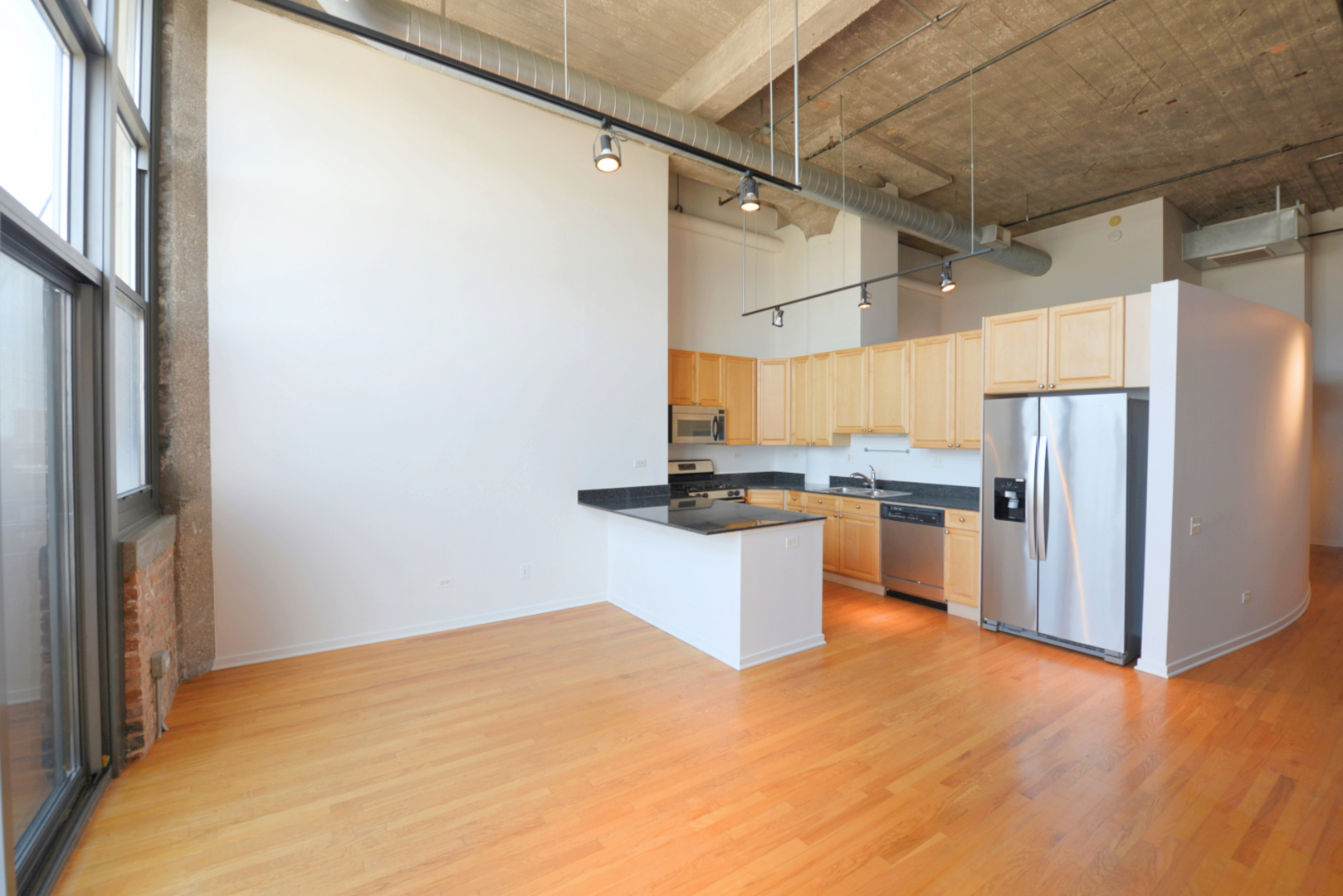 900 N KINGSBURY Street Unit: 940