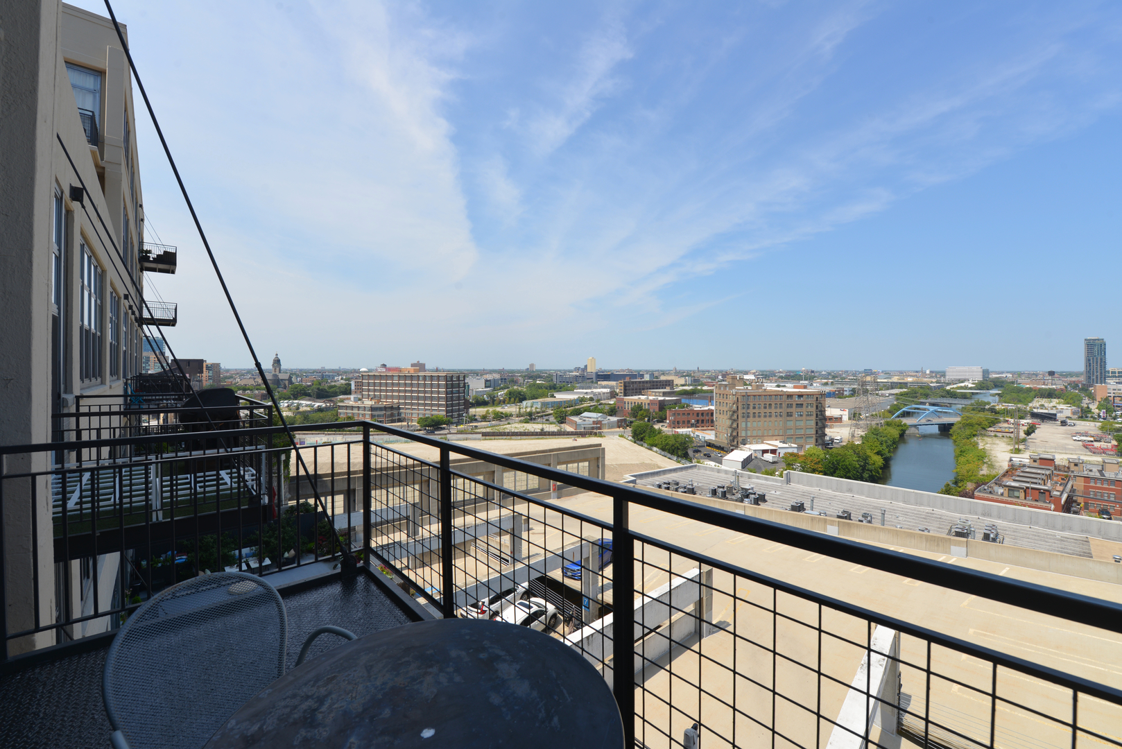 900 N KINGSBURY Street Unit: 940