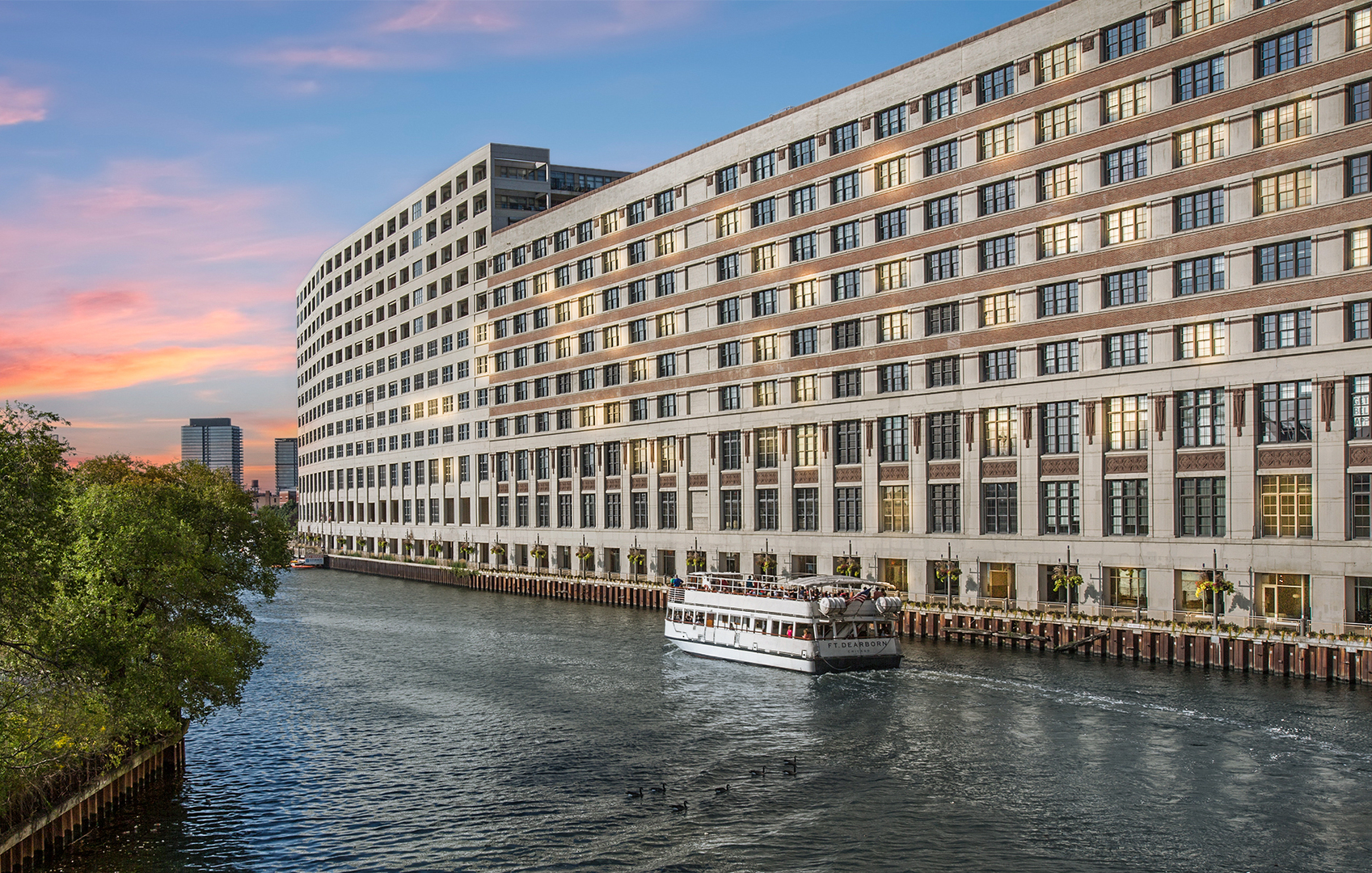 900 N KINGSBURY Street Unit: 940