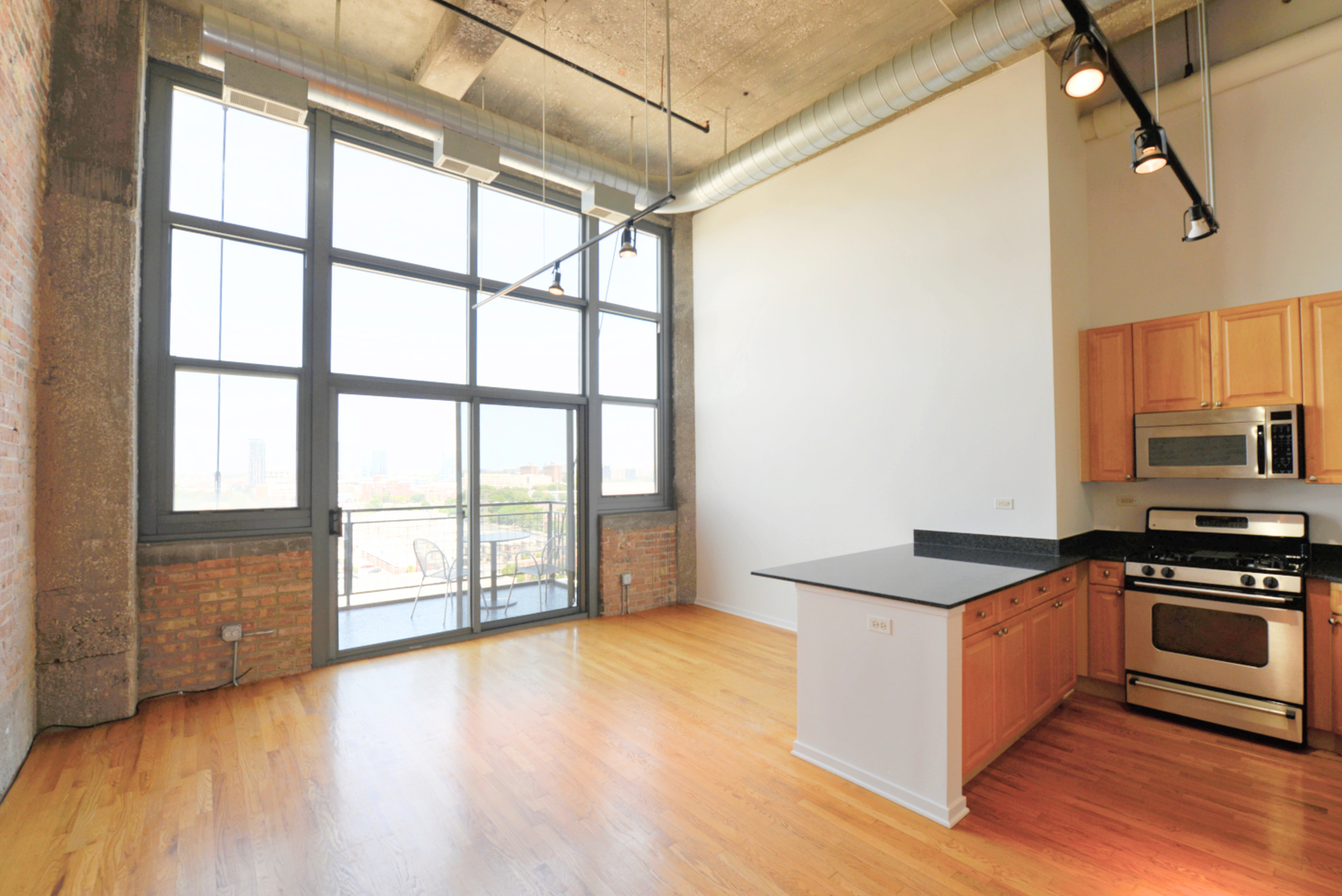 900 N KINGSBURY Street Unit: 940