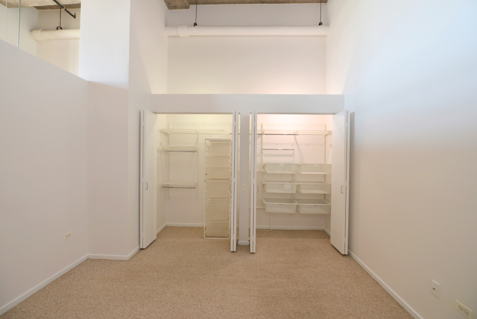 900 N KINGSBURY Street Unit: 940