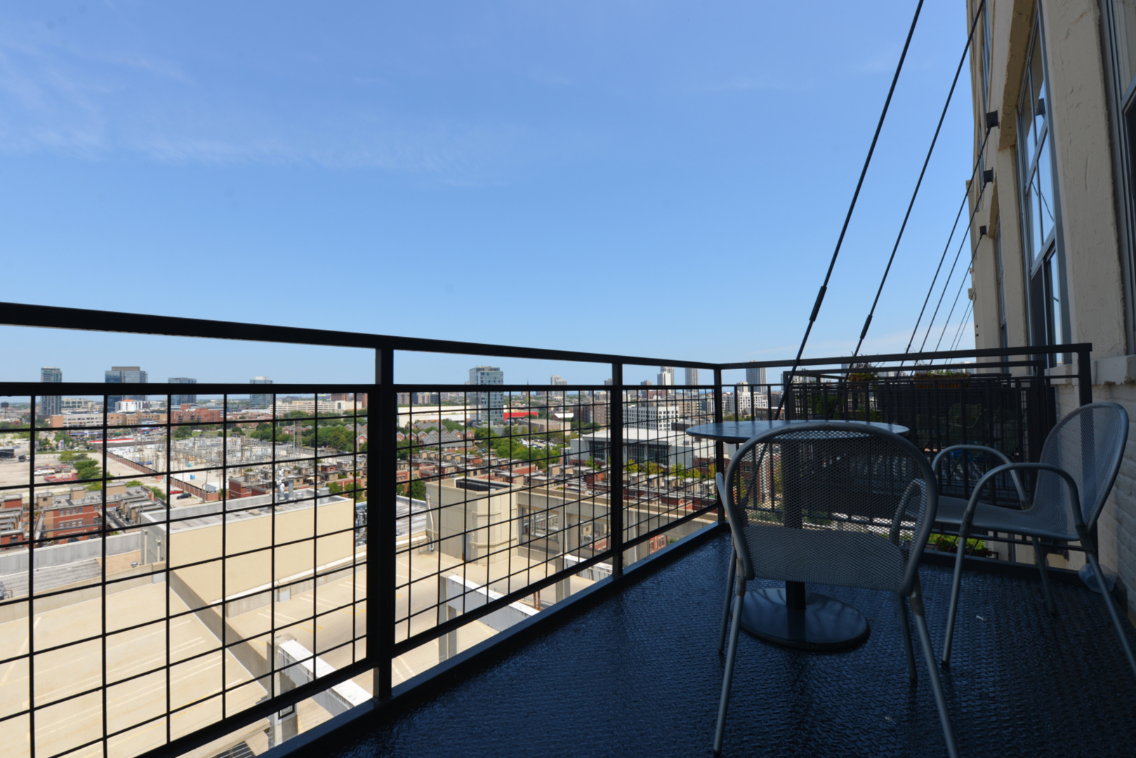 900 N KINGSBURY Street Unit: 940