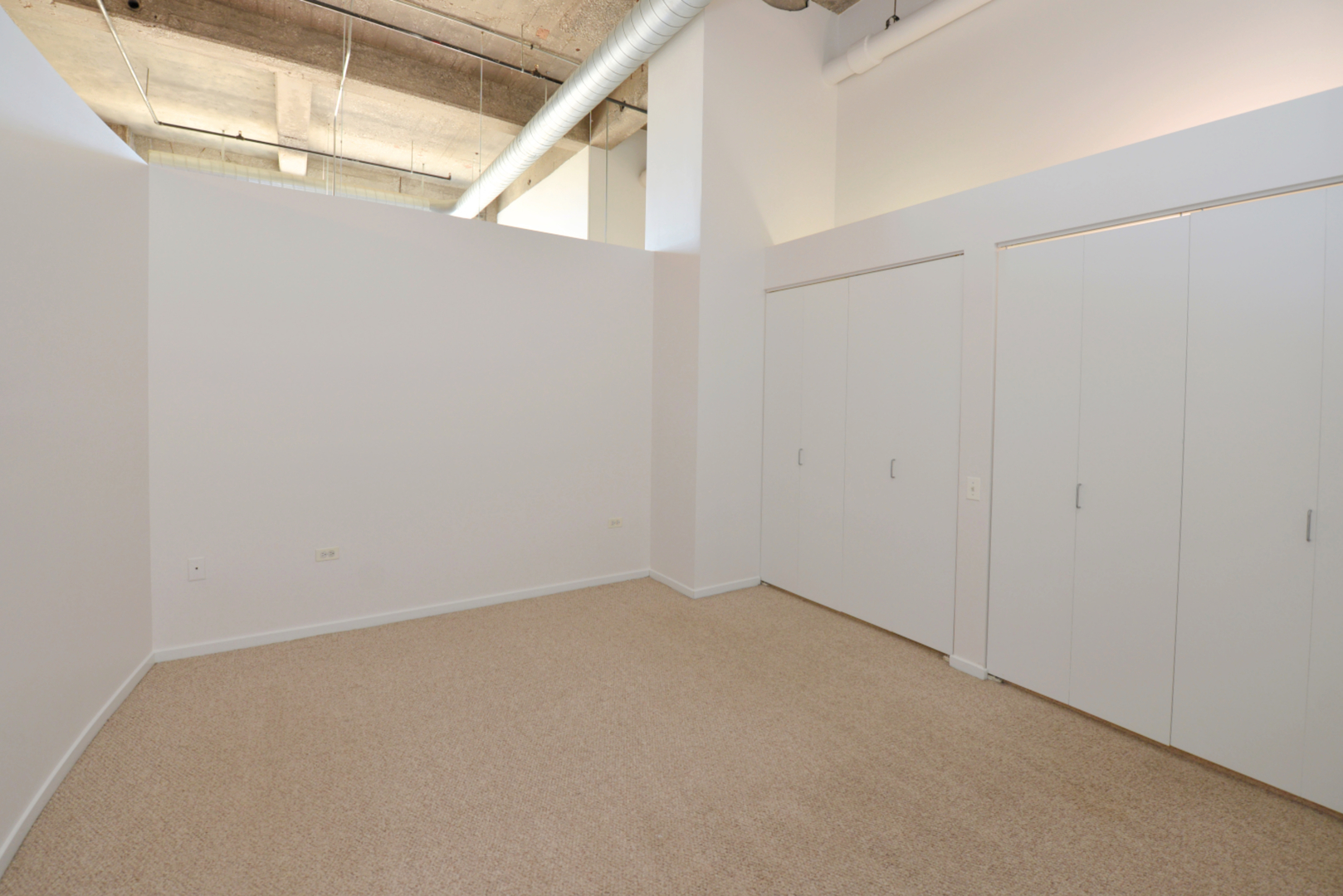 900 N KINGSBURY Street Unit: 940