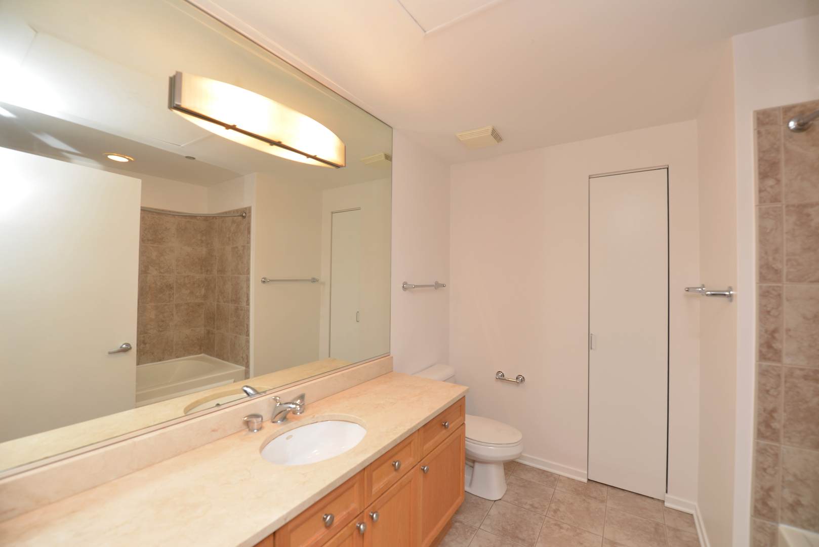 900 N KINGSBURY Street Unit: 940