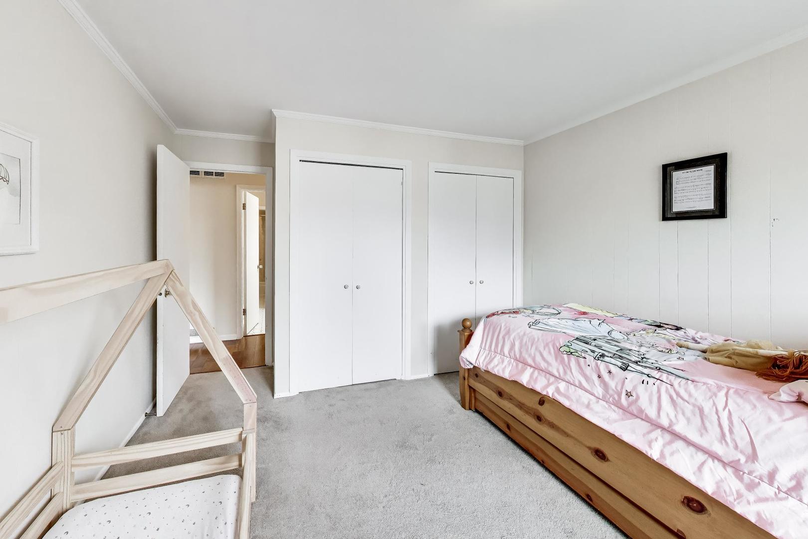 720 Oakton Street Unit: 3B