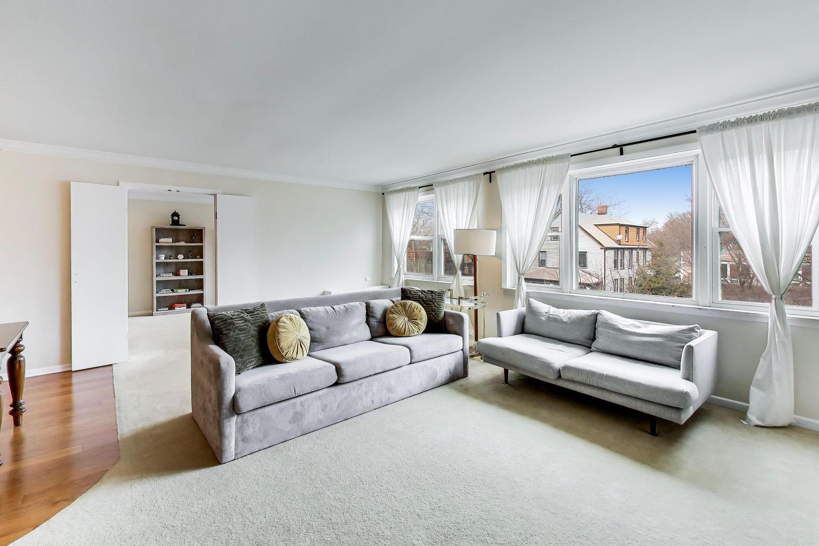 720 Oakton Street Unit: 3B