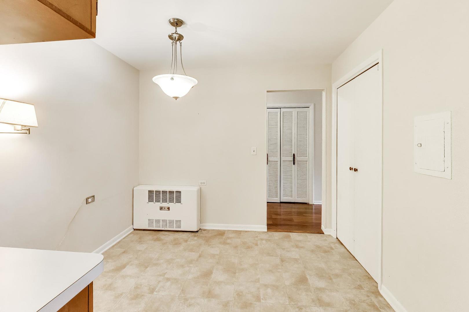 720 Oakton Street Unit: 3B