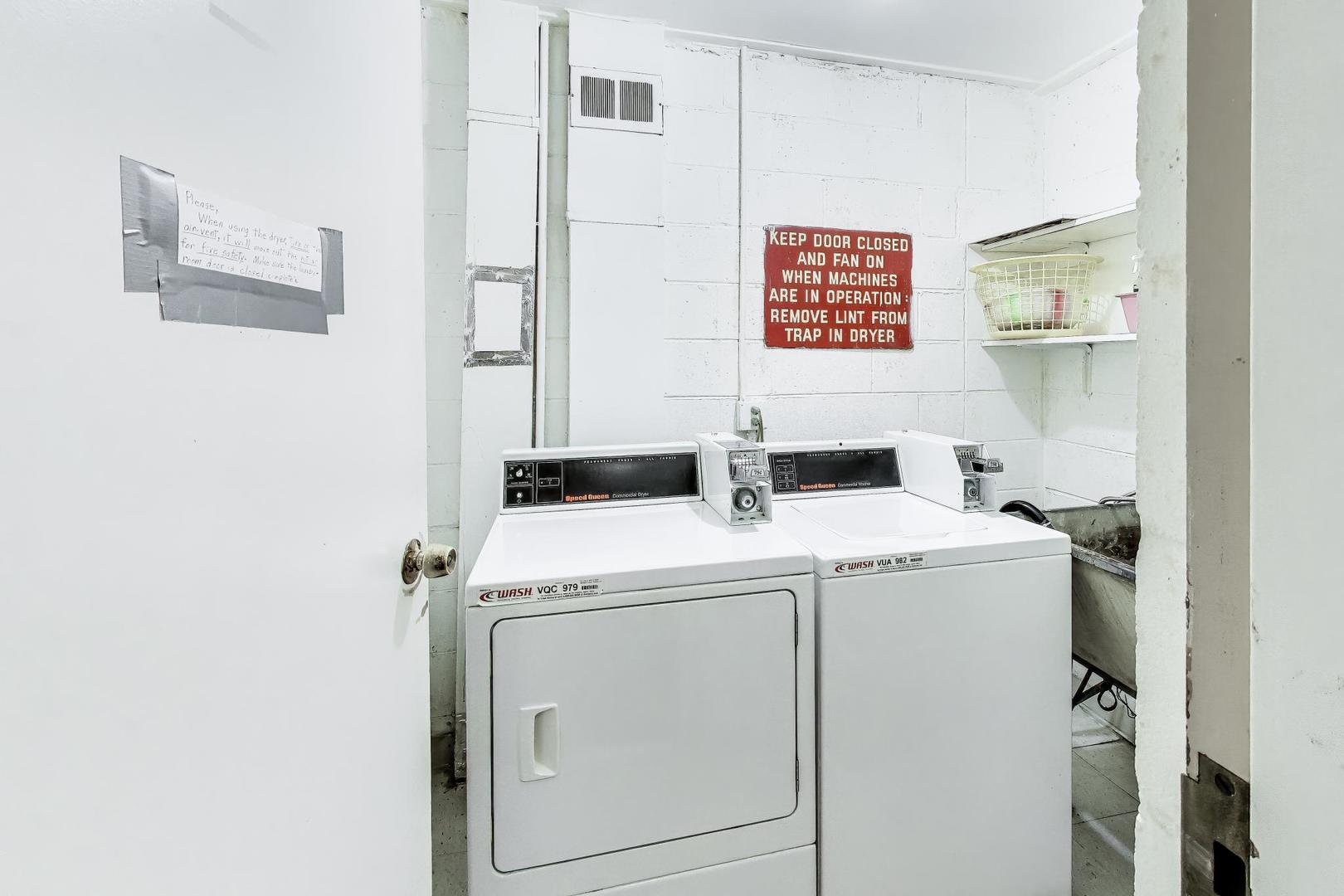 720 Oakton Street Unit: 3B