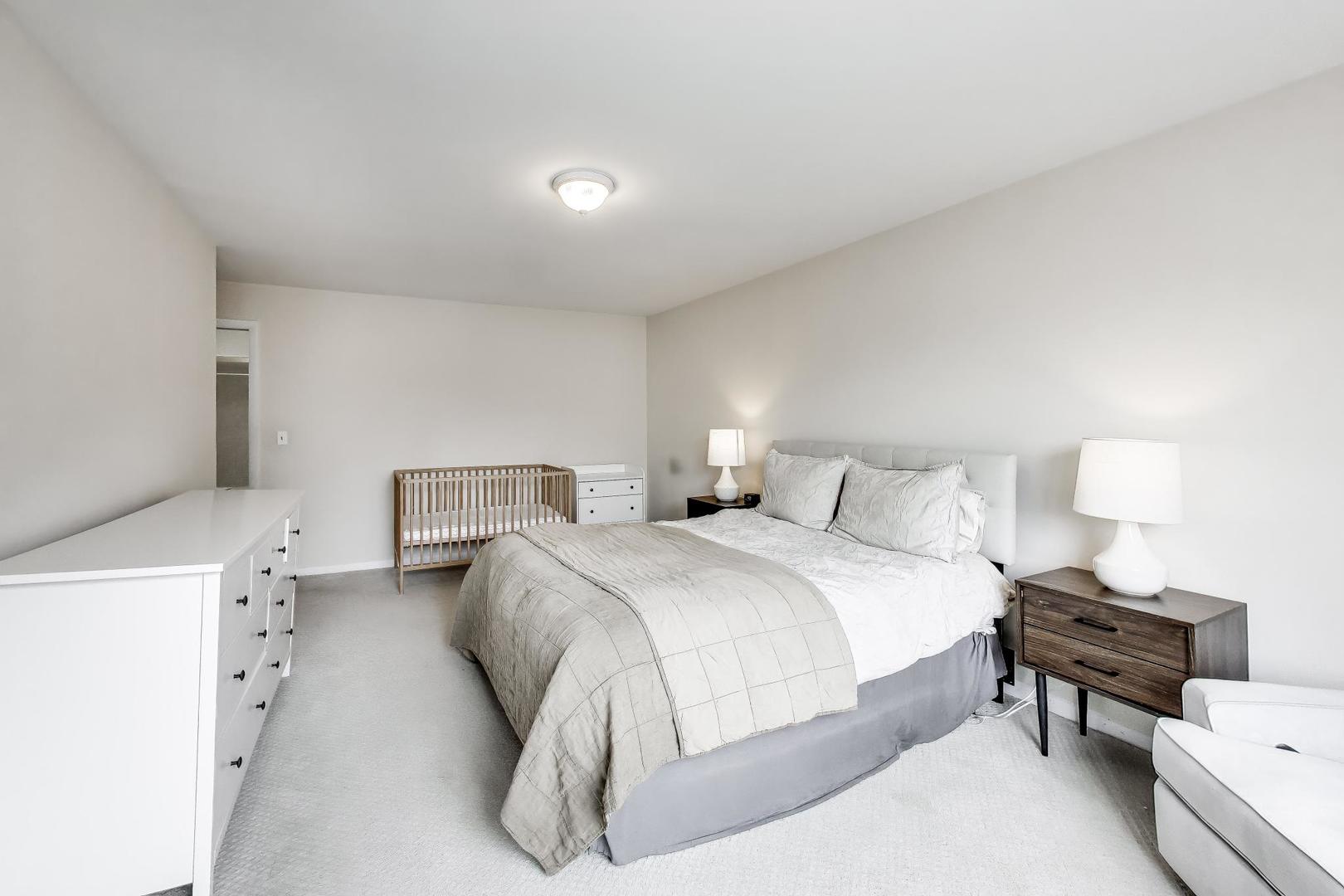 720 Oakton Street Unit: 3B